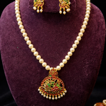 Pearlset – Classic Pearl Necklace & Earrings Set